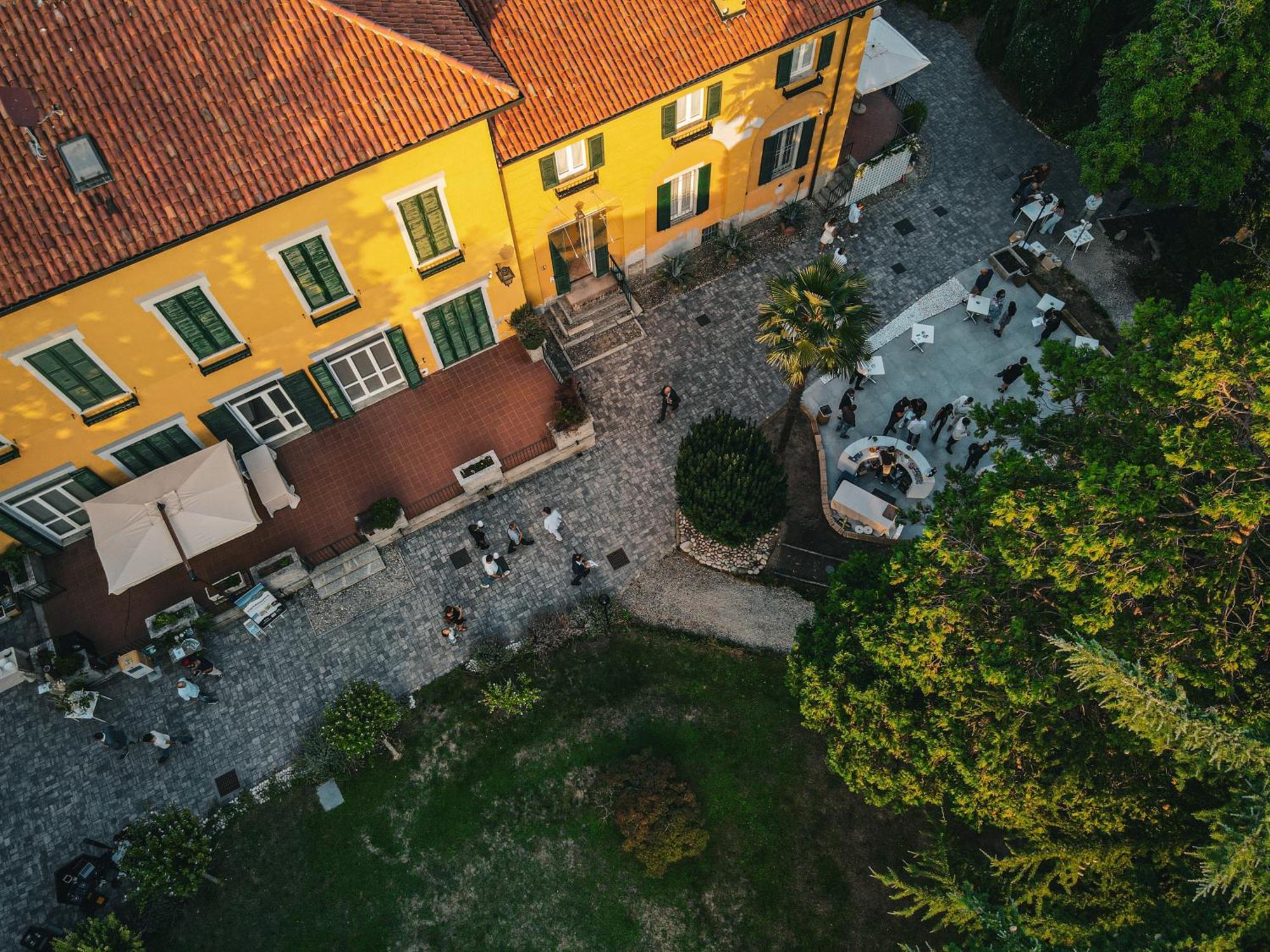 Foresteria La Torretta Fino Mornasco Luaran gambar